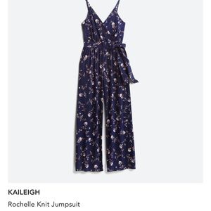 Knit jumper with tie on the side